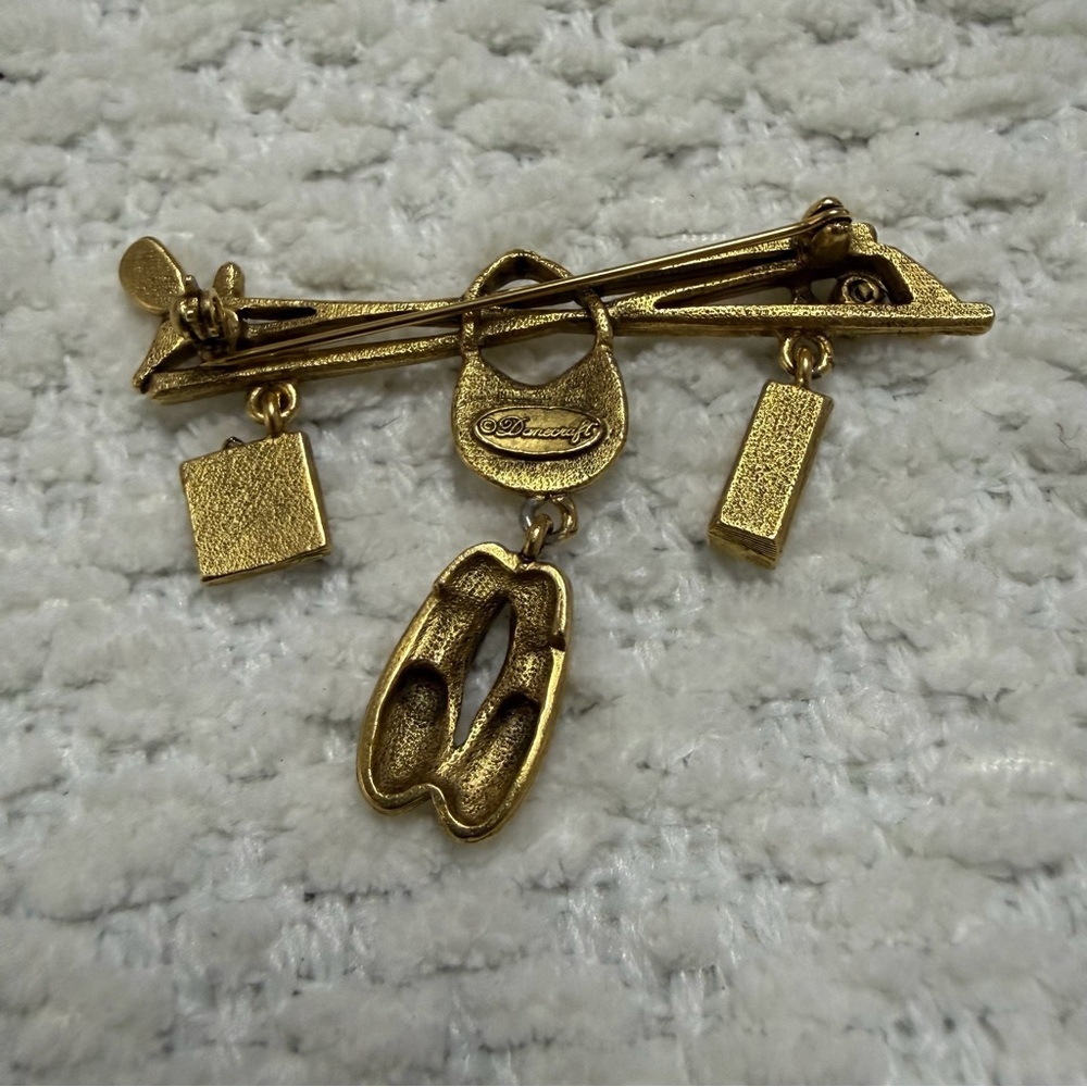 Vintage Danecraft Golfing Brooch Pin Gold Toned - Picture 2 of 5